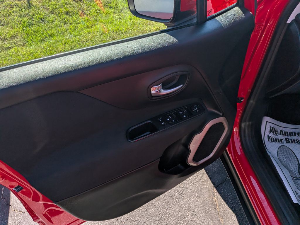 2015 Jeep Renegade Image 24