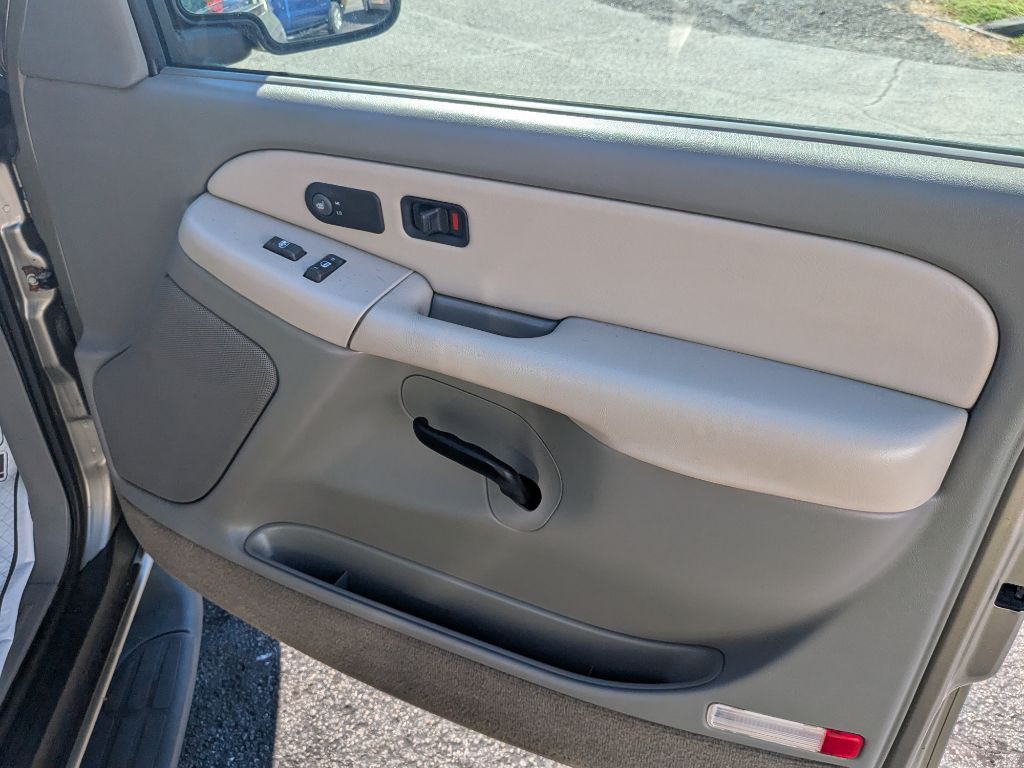 2002 Chevrolet Suburban Image 4
