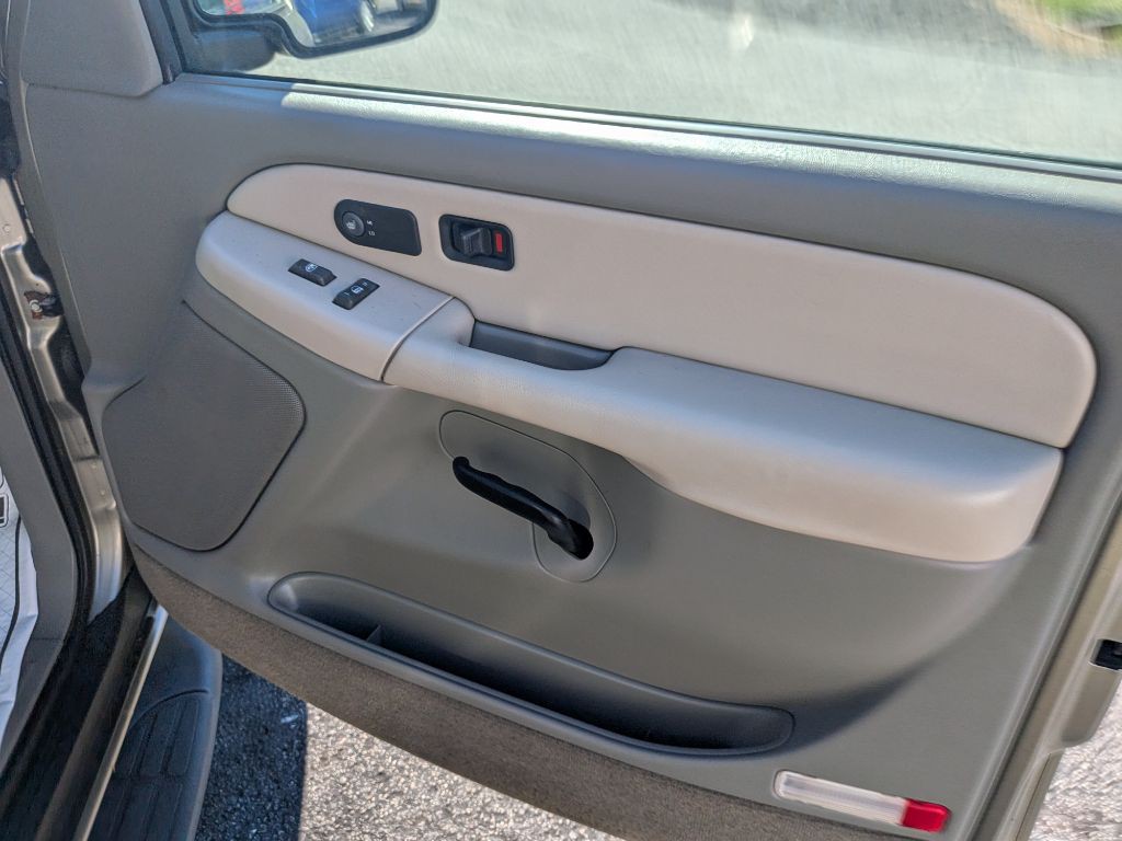 2002 Chevrolet Suburban Image 7