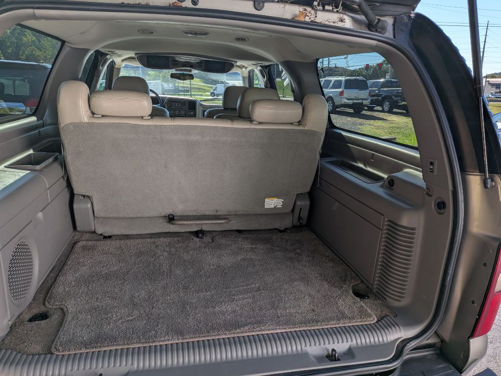 2002 Chevrolet Suburban Image 10