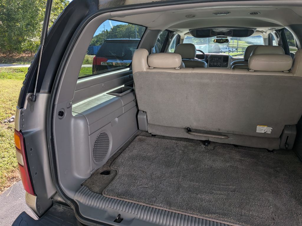 2002 Chevrolet Suburban Image 12