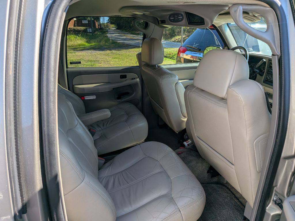2002 Chevrolet Suburban Image 13