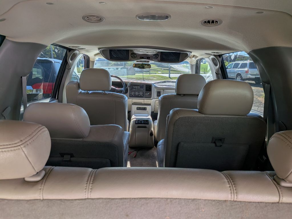 2002 Chevrolet Suburban Image 15