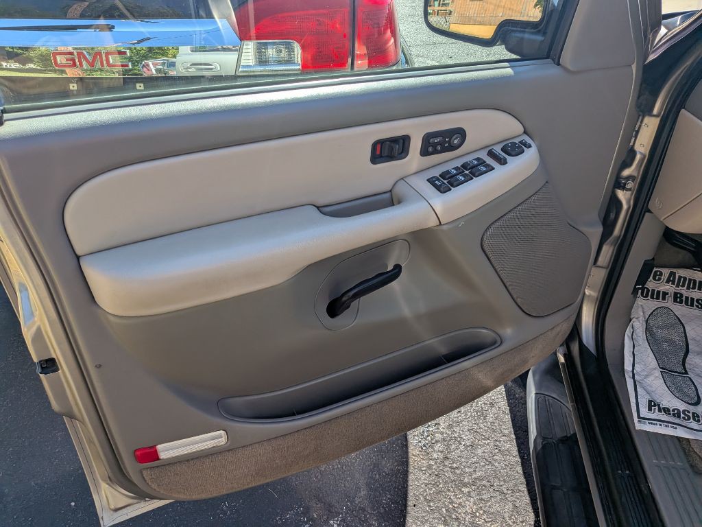 2002 Chevrolet Suburban Image 16