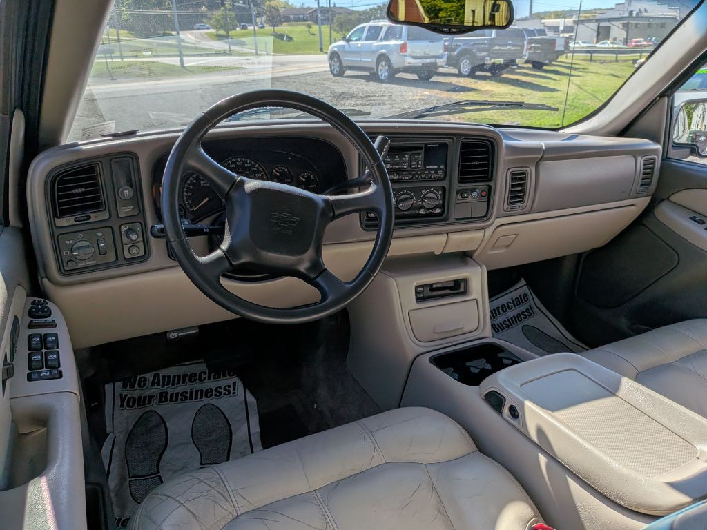 2002 Chevrolet Suburban Image 17
