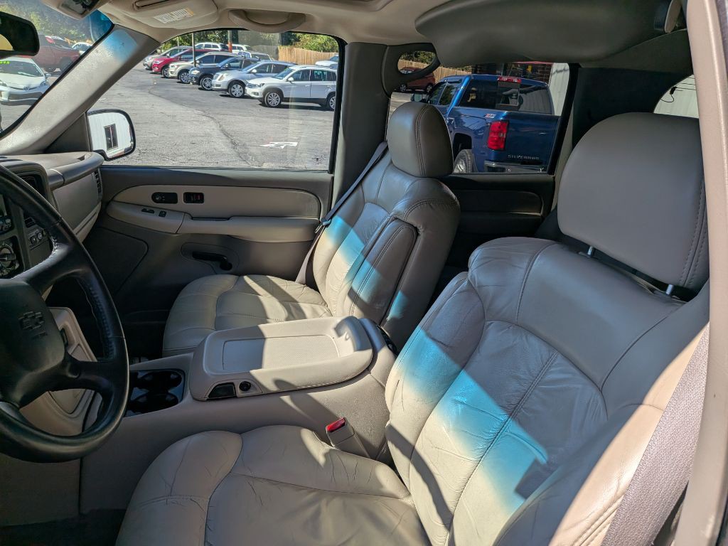 2002 Chevrolet Suburban Image 19