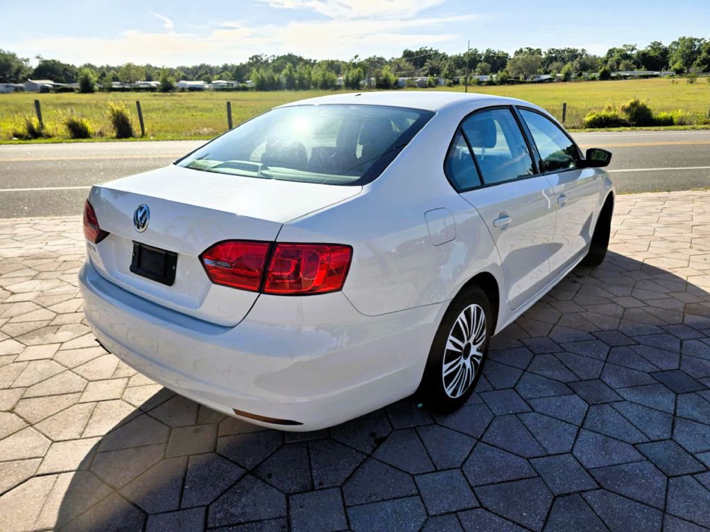 2014 Volkswagen Jetta Image 2