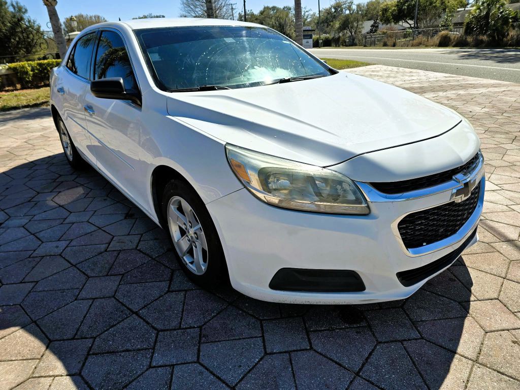 2015 Chevrolet Malibu Image 2