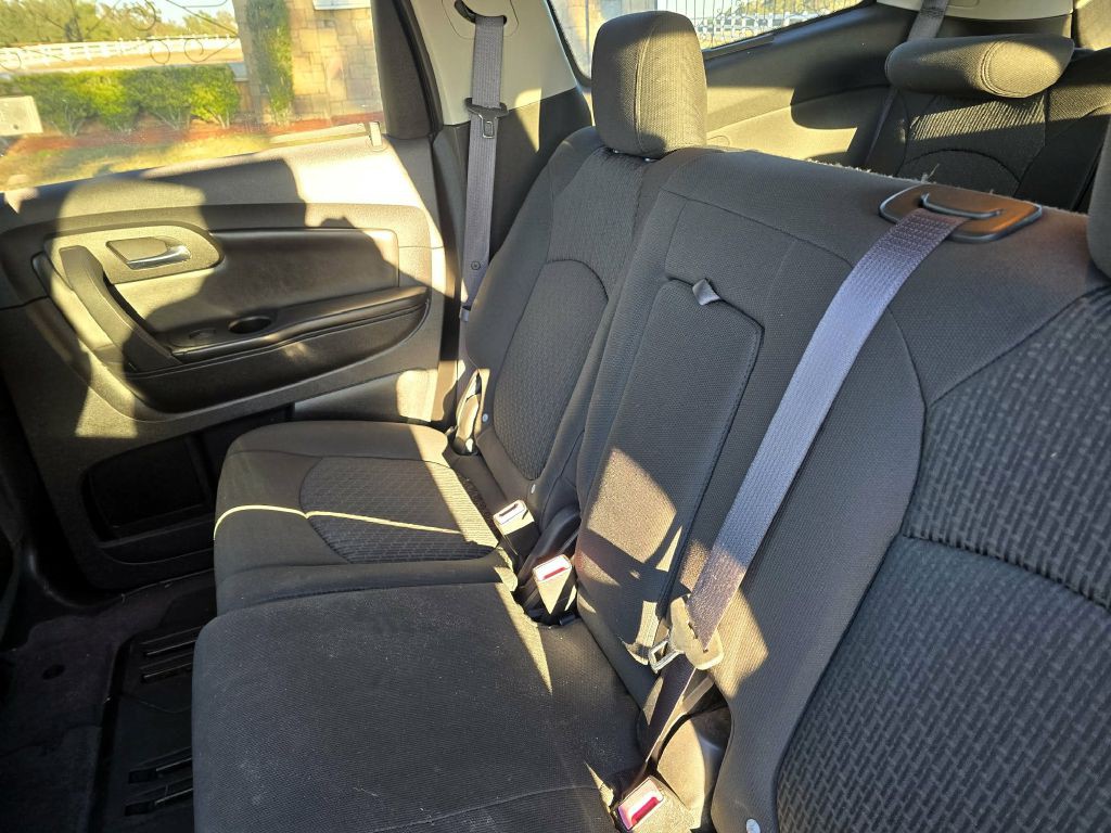 2010 Chevrolet Traverse Image 4