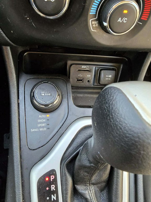 2016 Jeep Cherokee Image 5