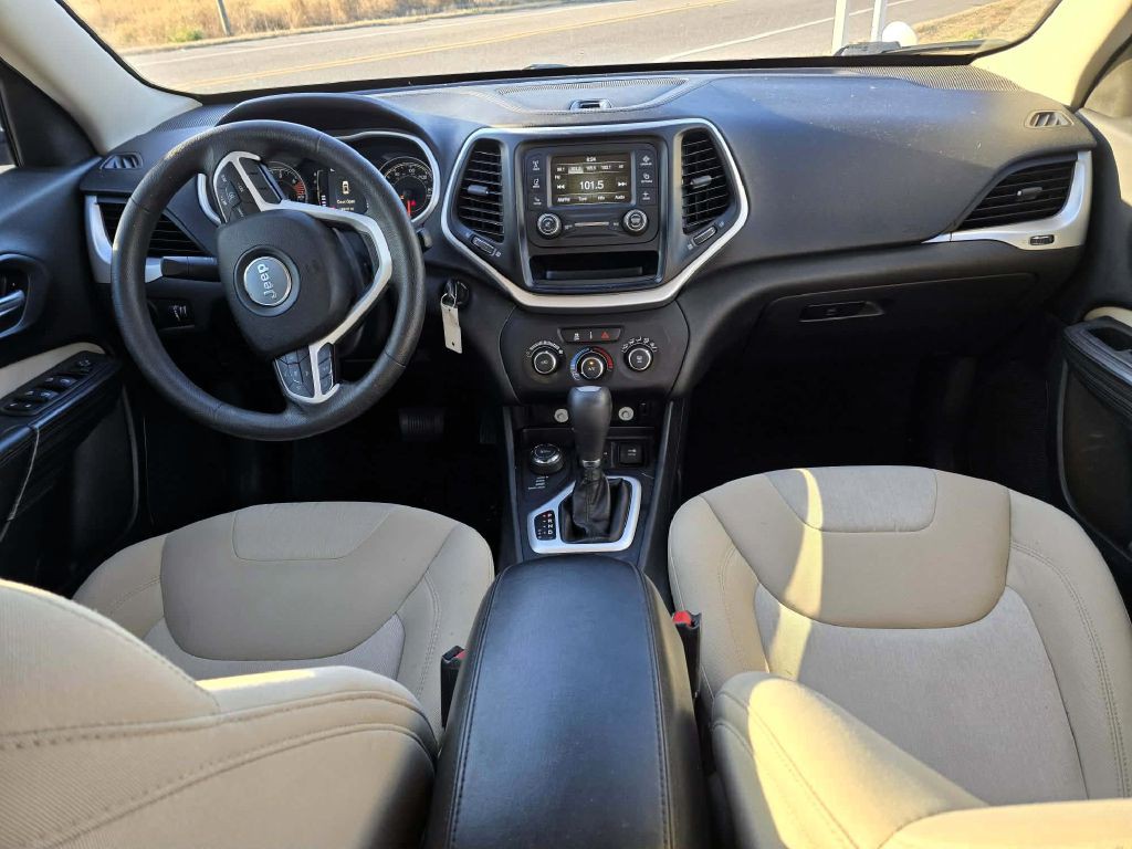 2016 Jeep Cherokee Image 10