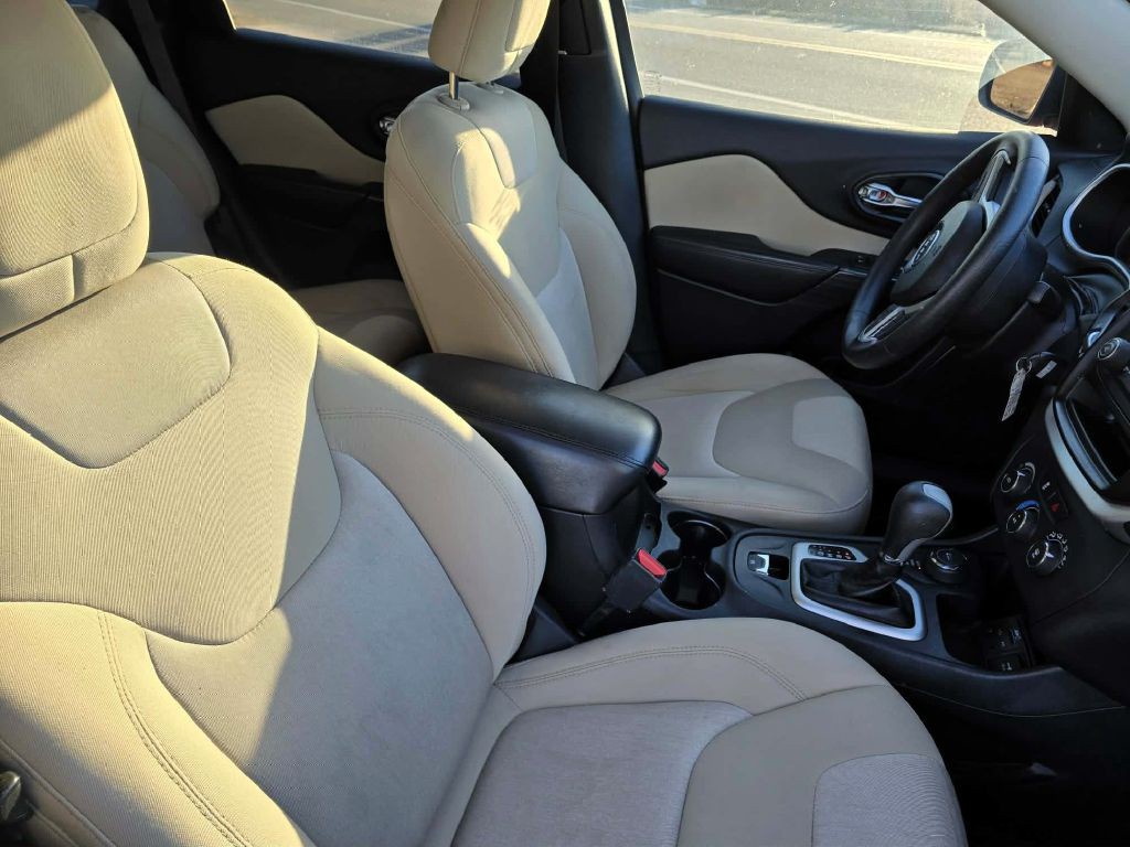 2016 Jeep Cherokee Image 11