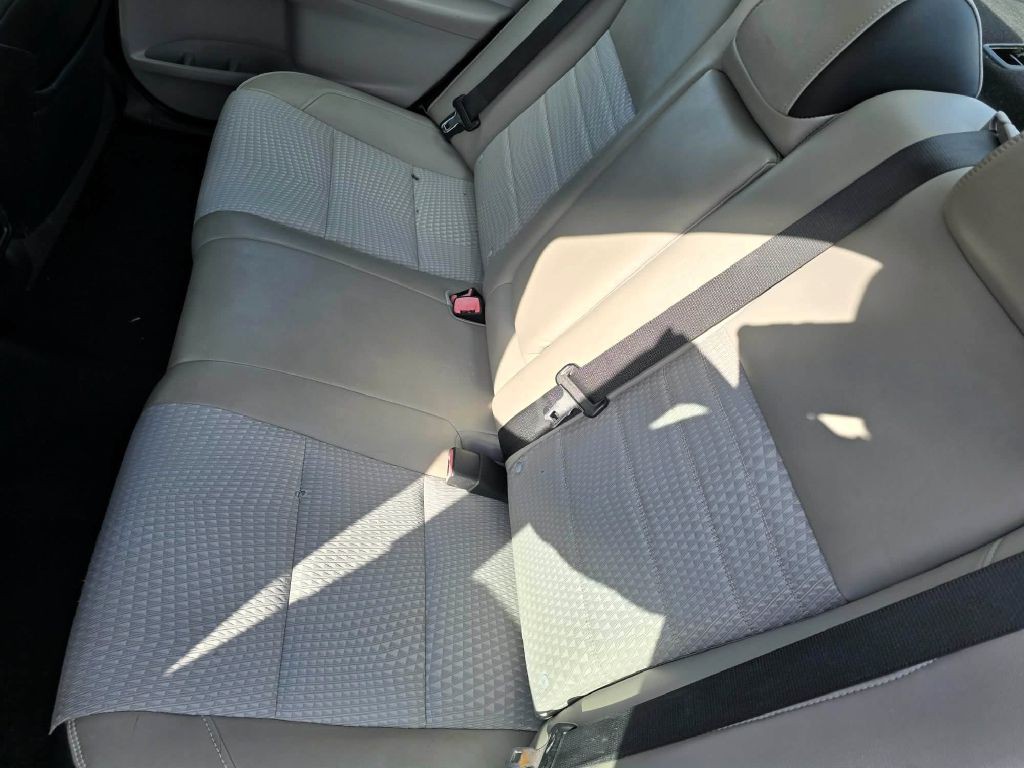 2015 Toyota Camry Image 7