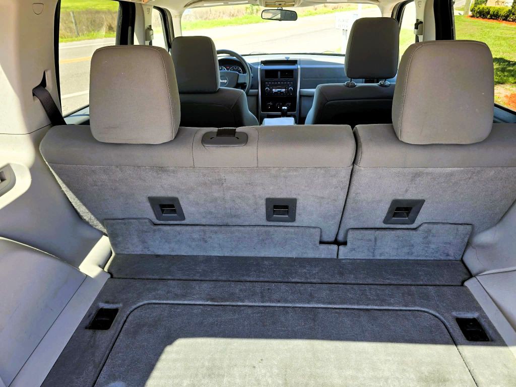 2008 Jeep Liberty Image 8