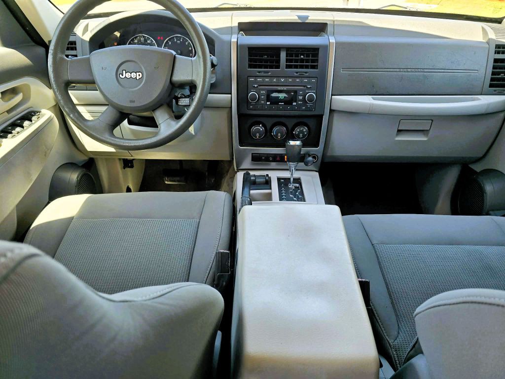 2008 Jeep Liberty Image 10