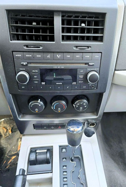 2008 Jeep Liberty Image 11