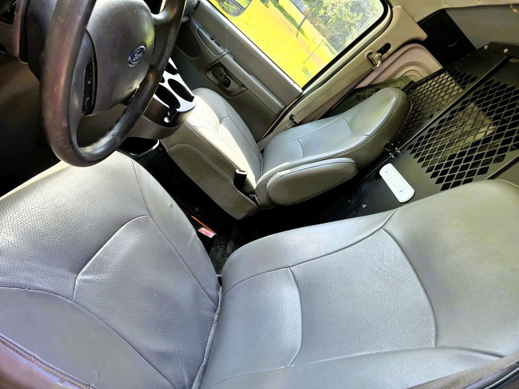 2008 Ford Econoline Image 11