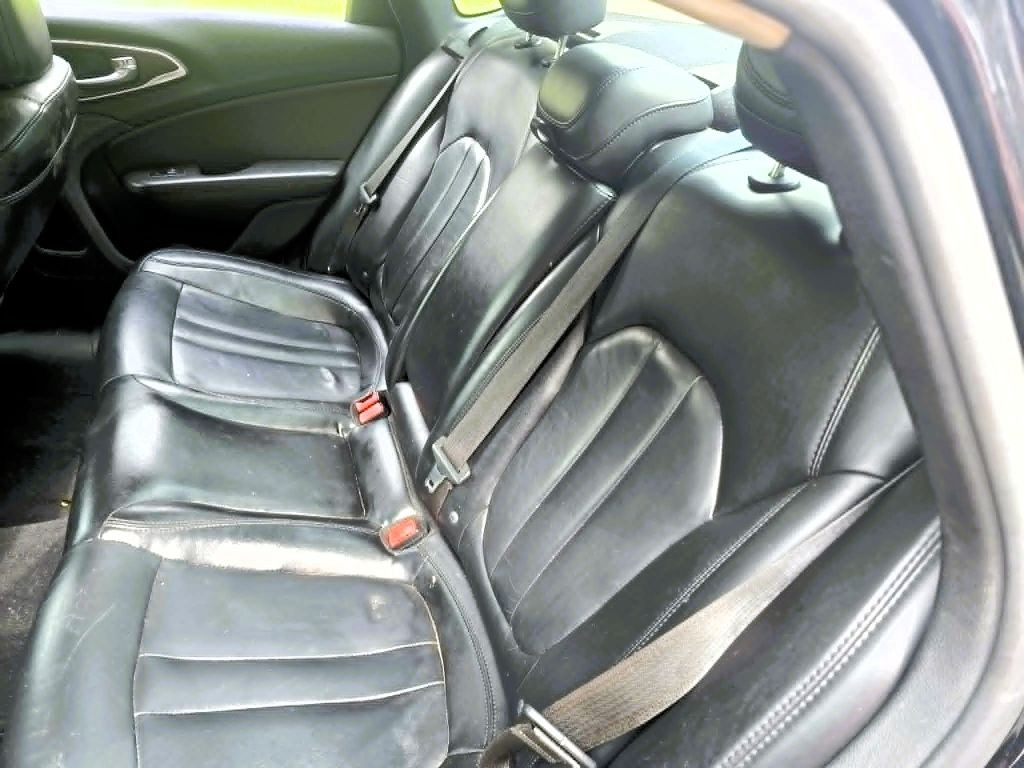 2015 Chrysler 200 Image 3