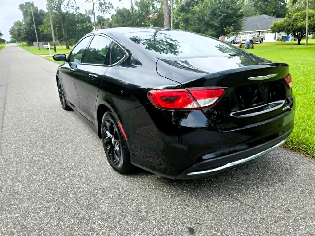 2015 Chrysler 200 Image 6