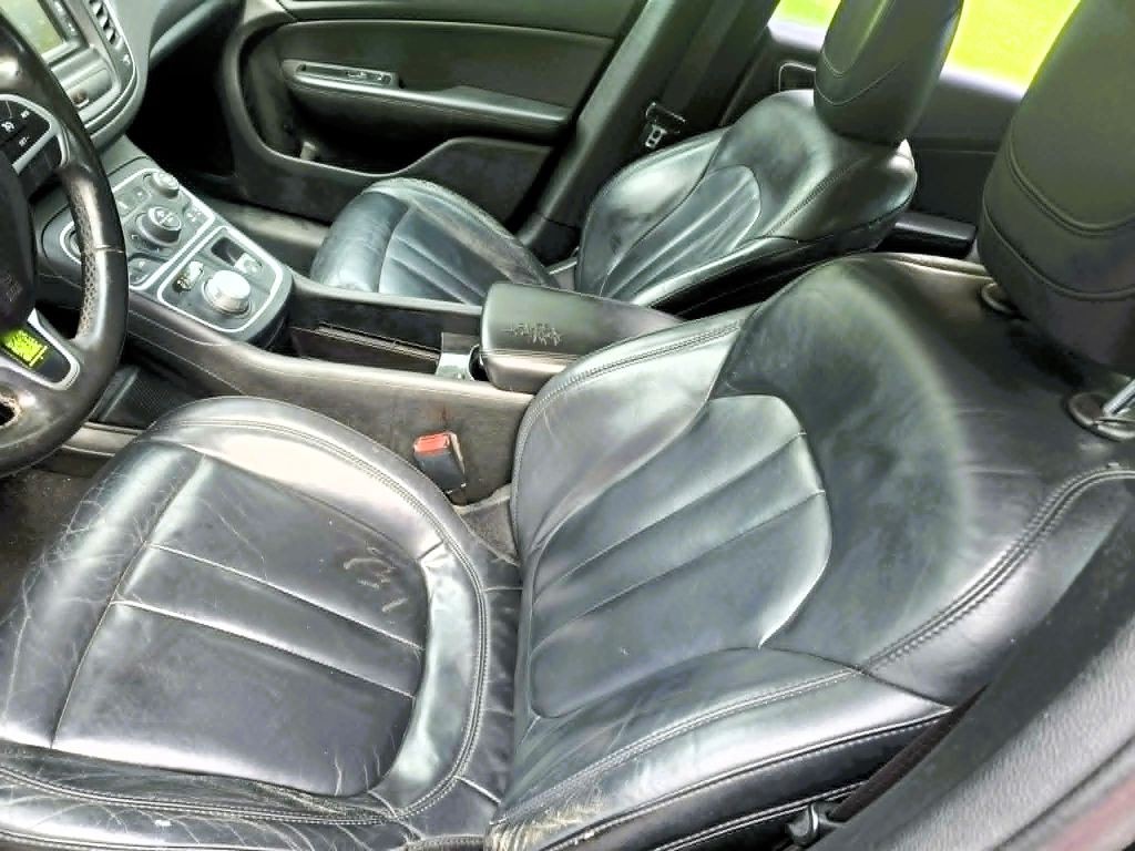 2015 Chrysler 200 Image 8