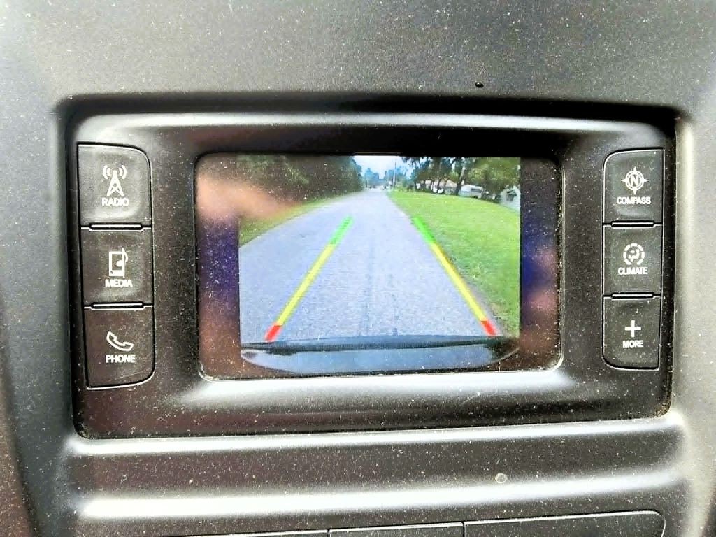 2015 Chrysler 200 Image 9