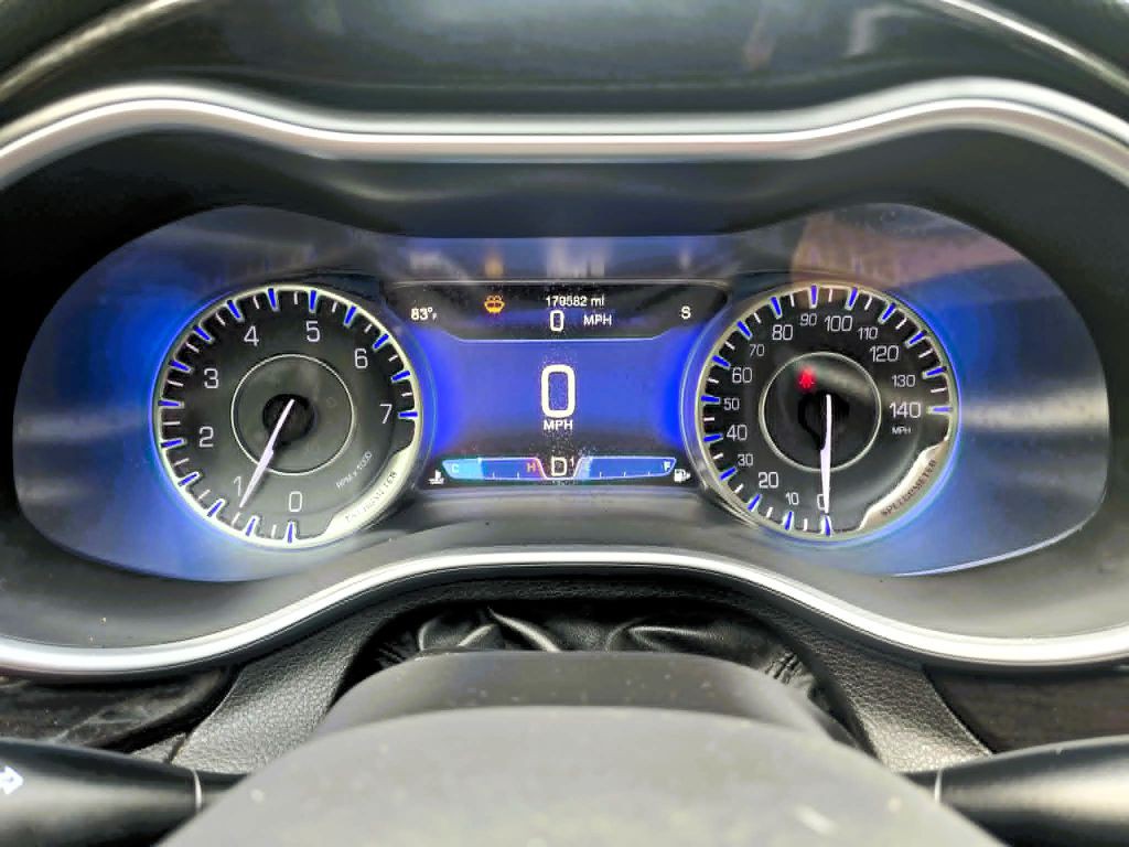 2015 Chrysler 200 Image 10