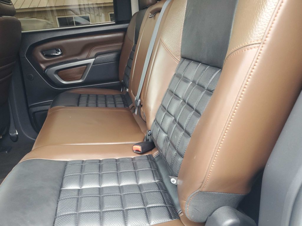 2019 Nissan Titan Image 7