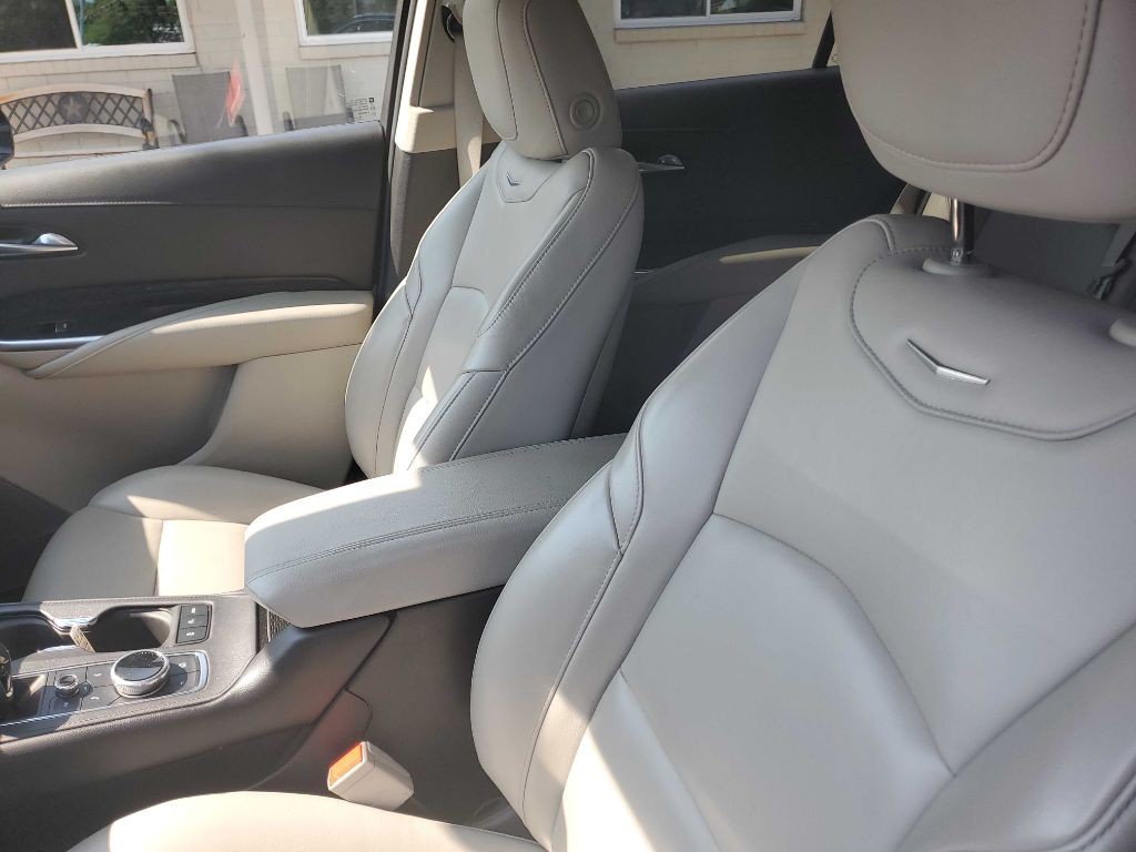 2023 Cadillac XT4 Image 9
