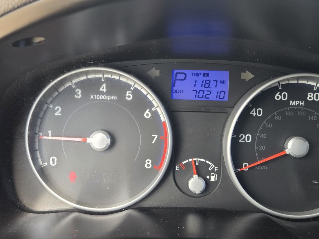 2010 Hyundai Accent Image 6