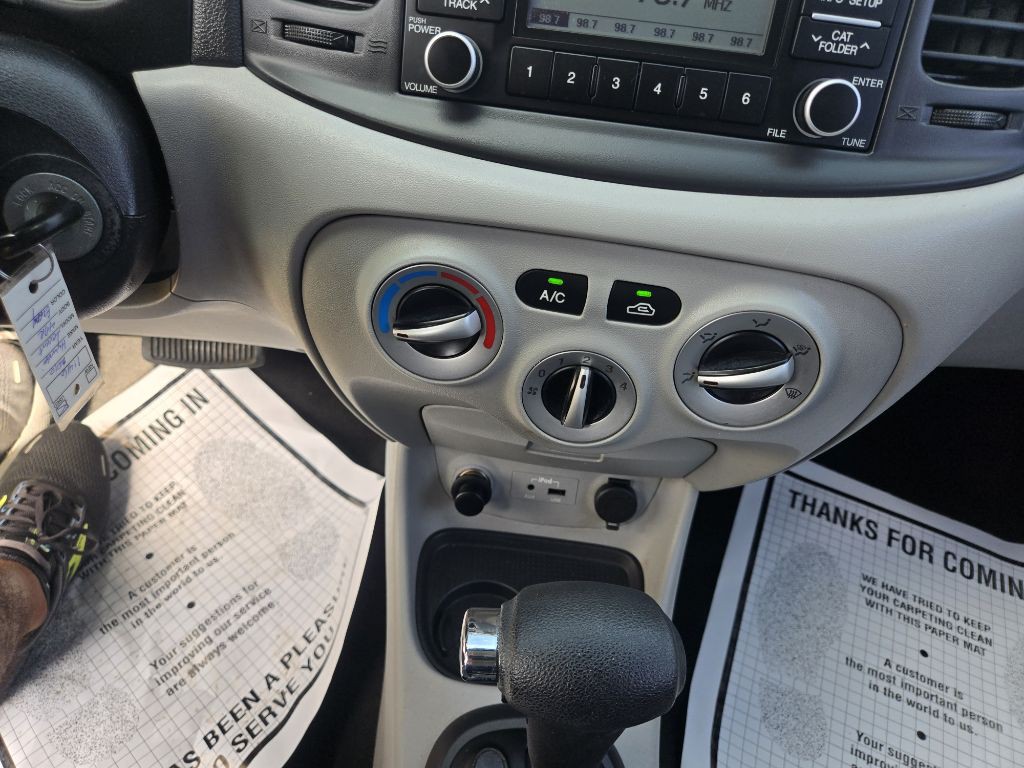 2010 Hyundai Accent Image 7