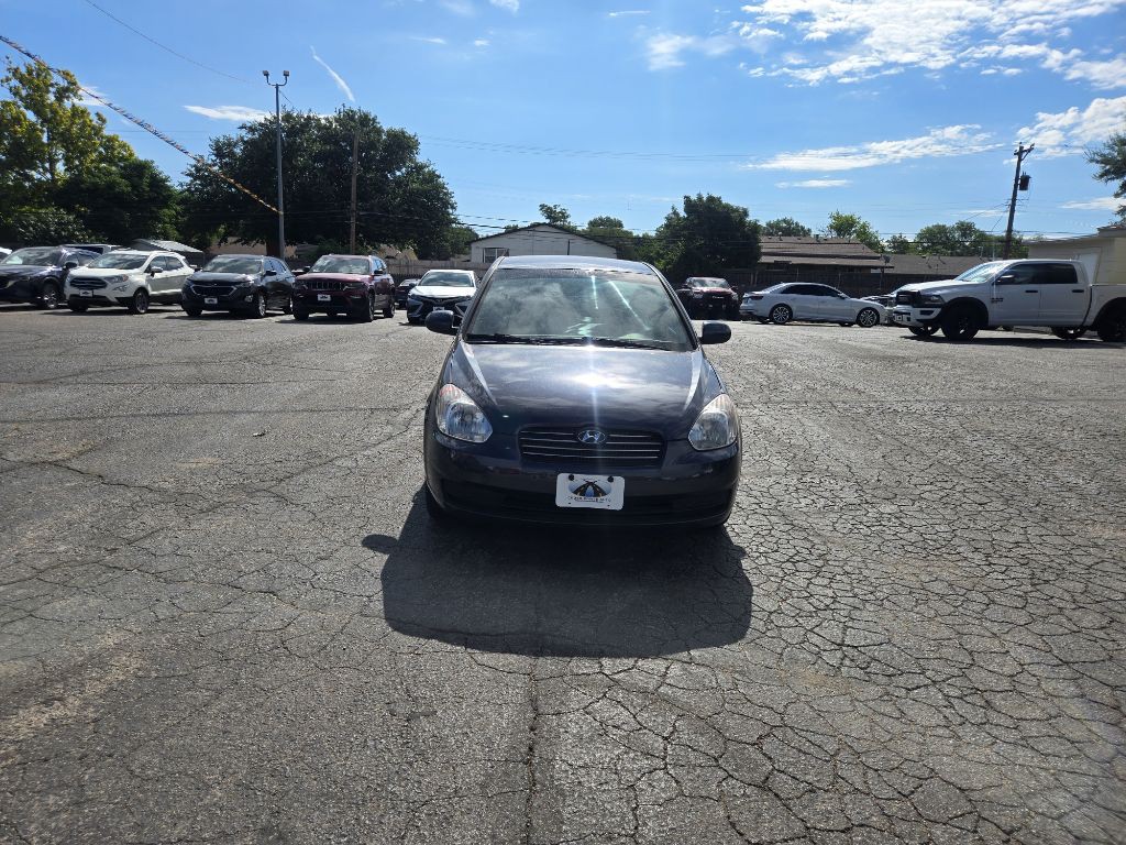 2010 Hyundai Accent Image 3