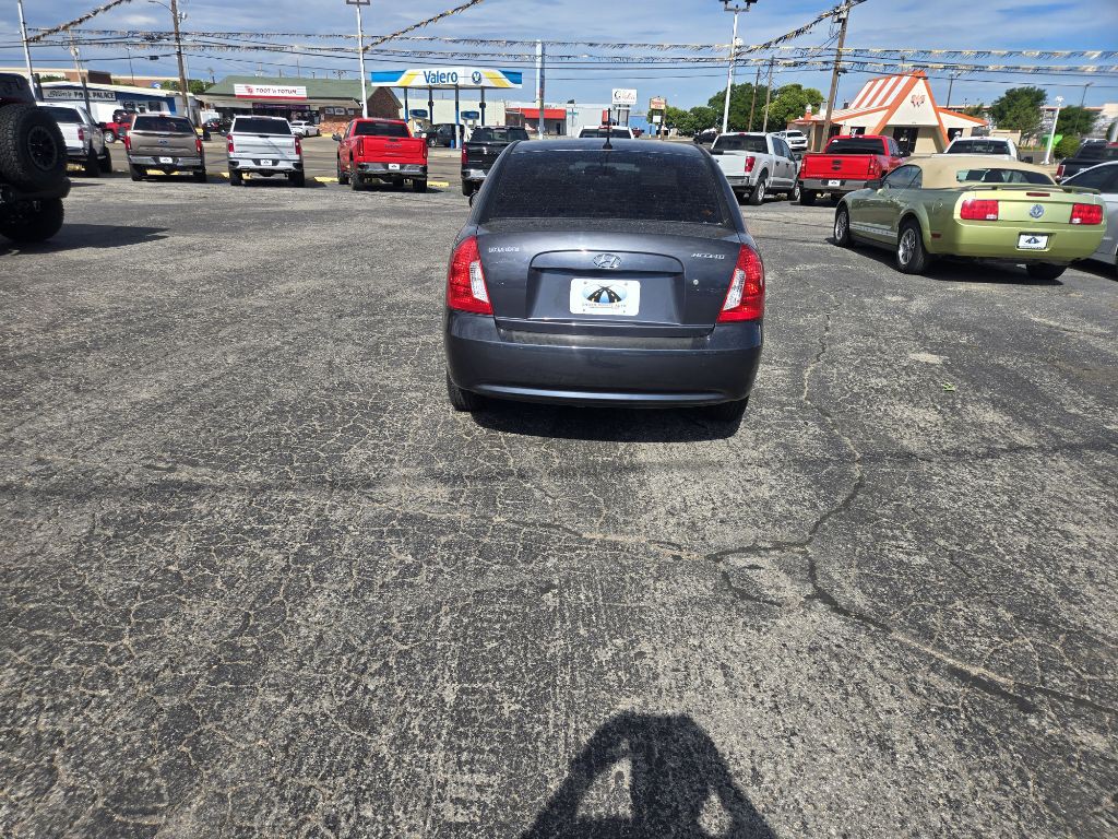 2010 Hyundai Accent Image 4