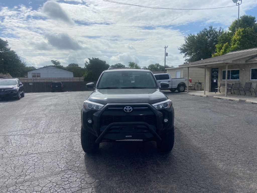 2021 Toyota 4Runner Image 3