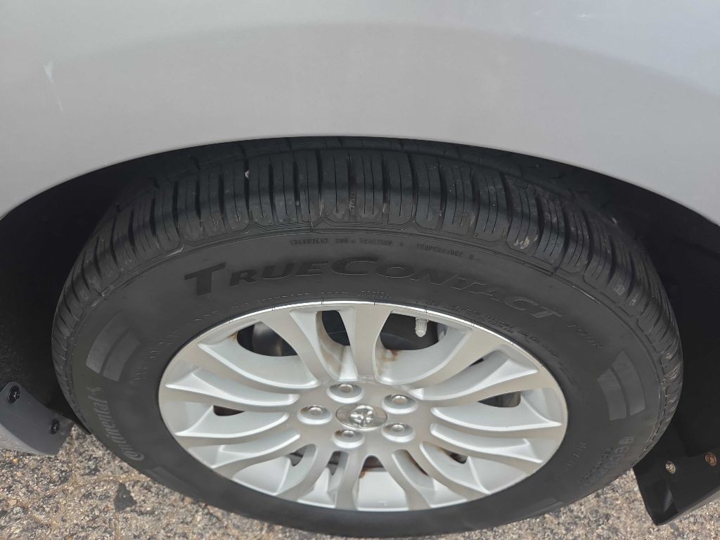 2016 Toyota Sienna Image 17