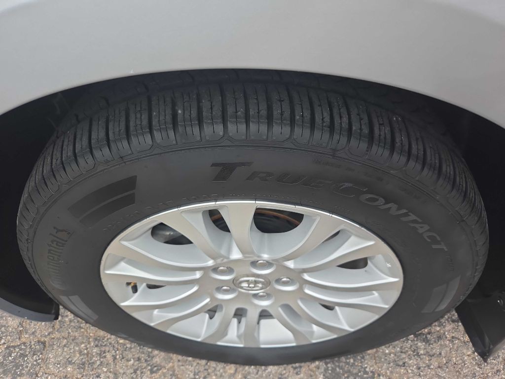 2016 Toyota Sienna Image 25