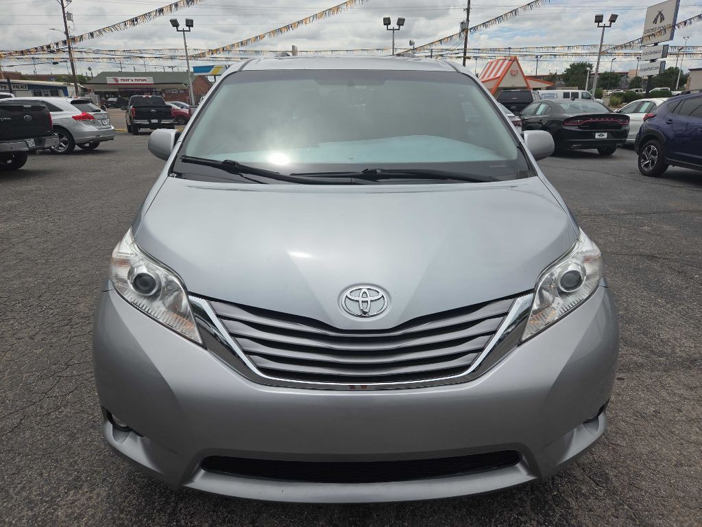 2016 Toyota Sienna Image 32