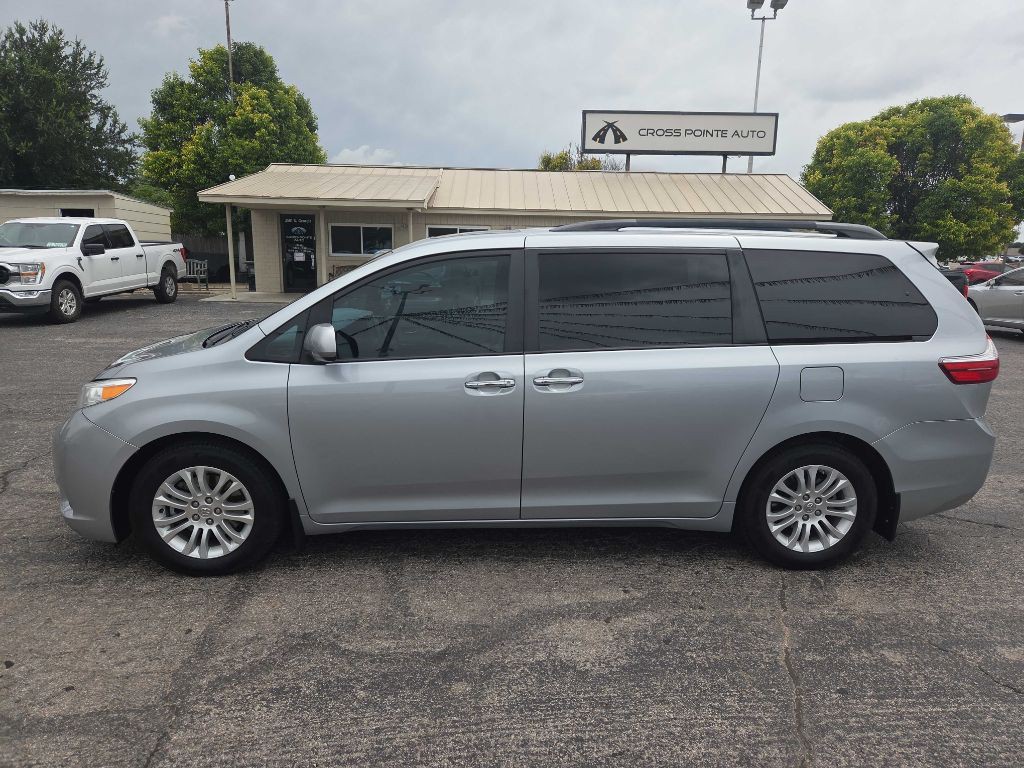 2016 Toyota Sienna Image 36