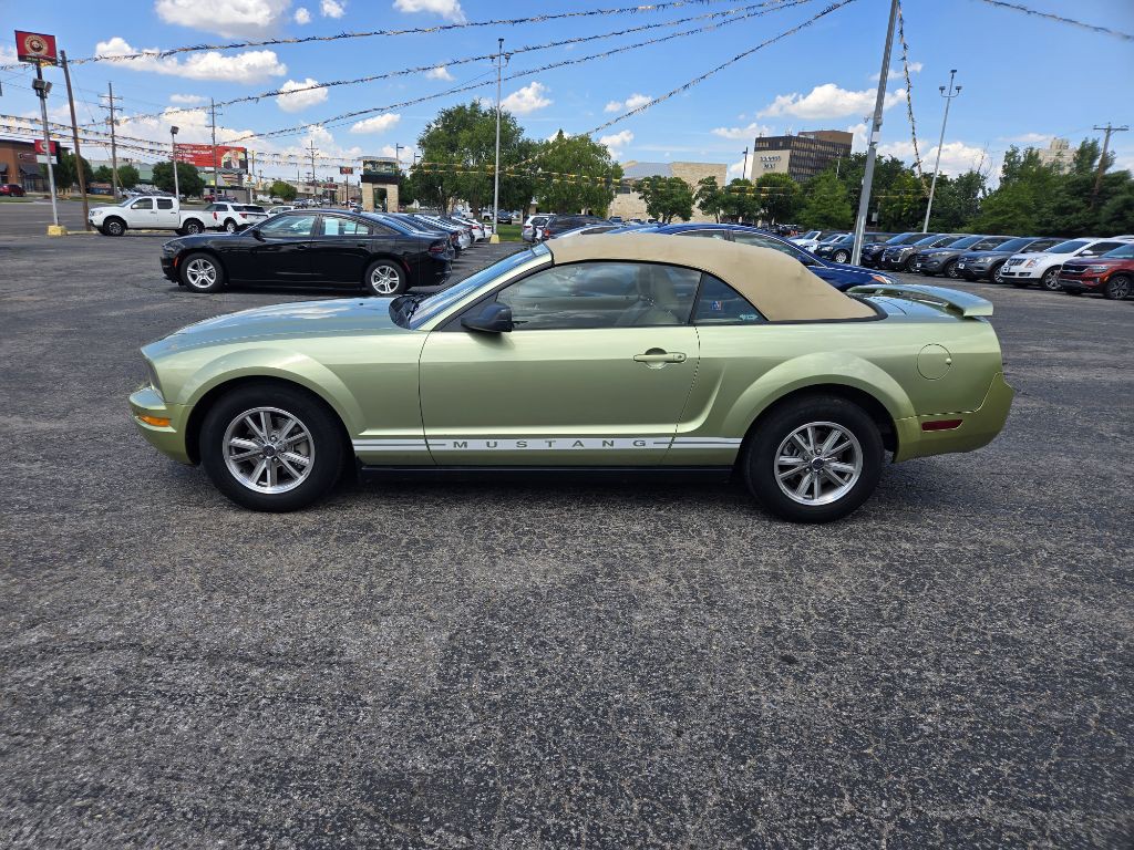 2005 Ford Mustang Image 2