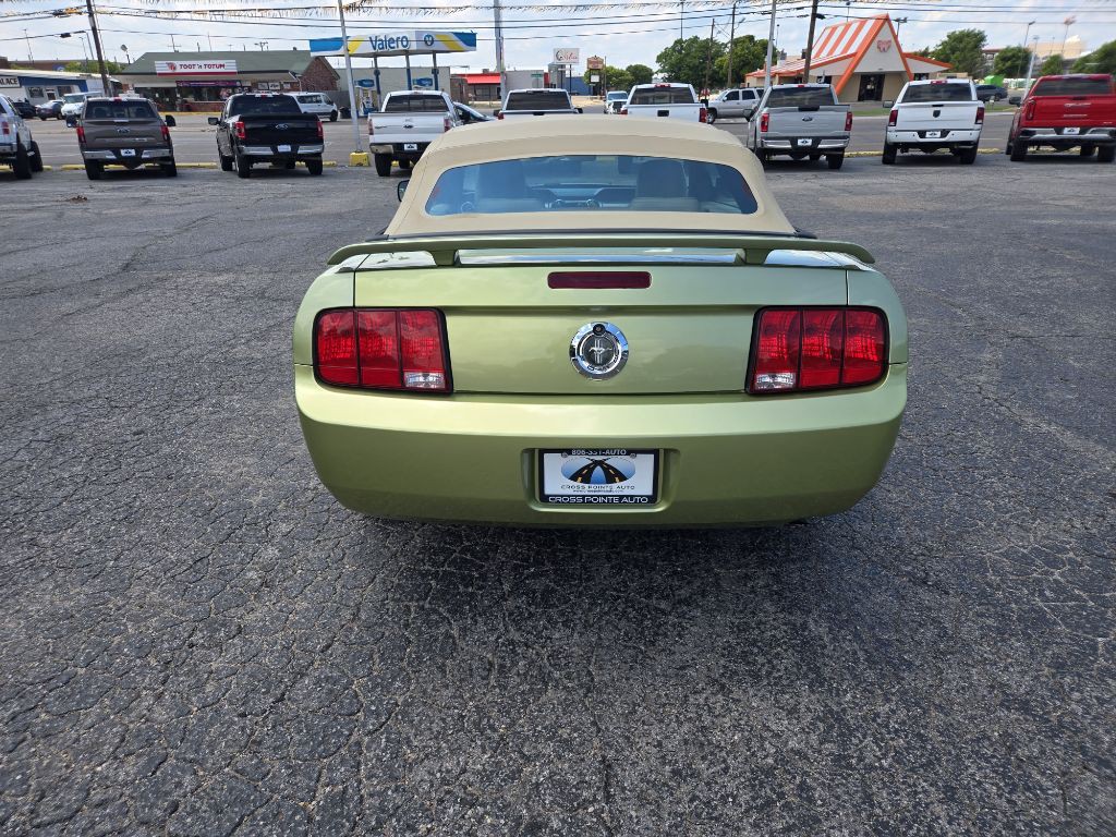 2005 Ford Mustang Image 4