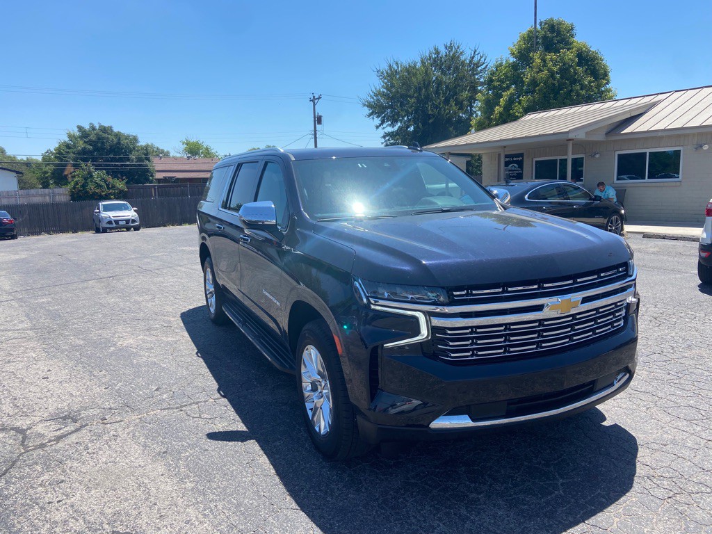 2023 Chevrolet Suburban Image 4