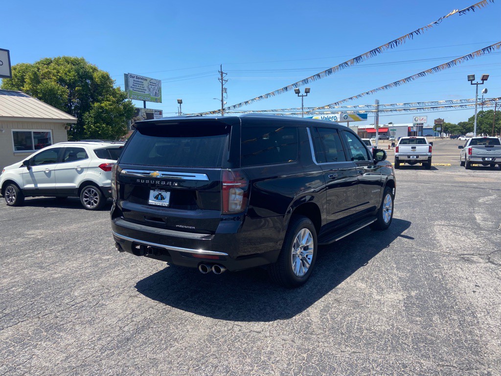 2023 Chevrolet Suburban Image 5