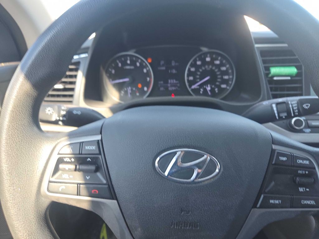 2017 Hyundai Elantra Image 8