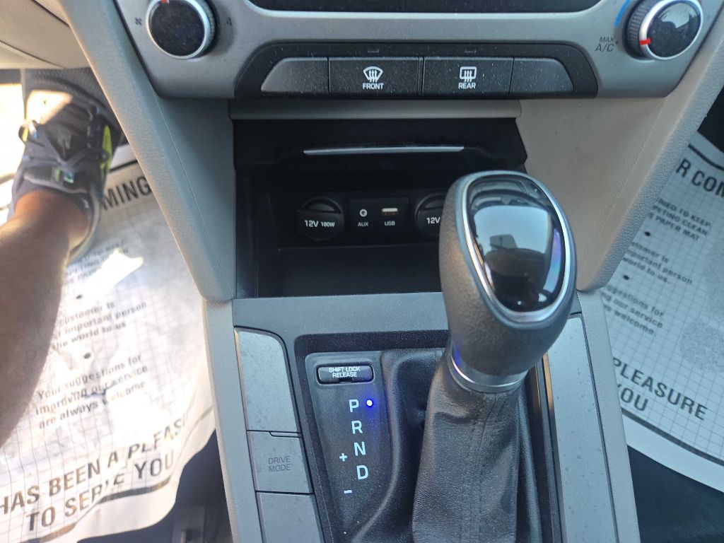 2017 Hyundai Elantra Image 9