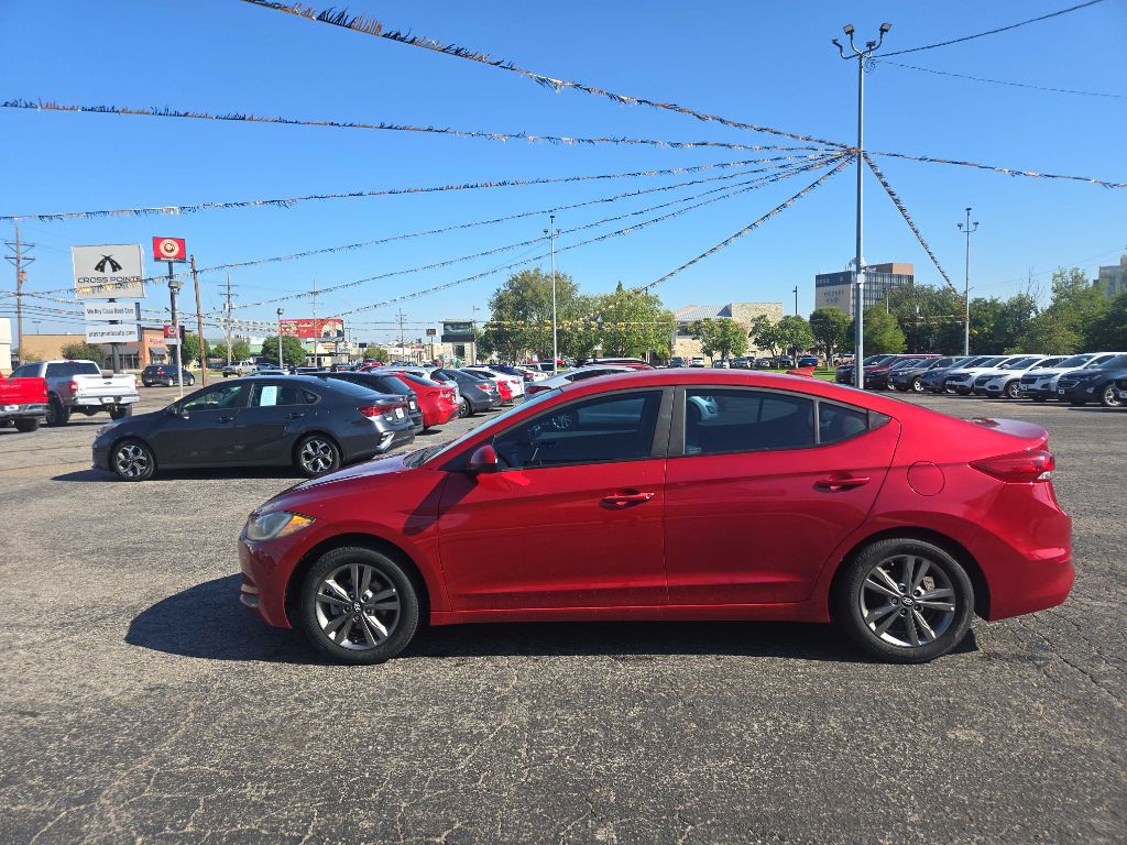 2017 Hyundai Elantra Image 2