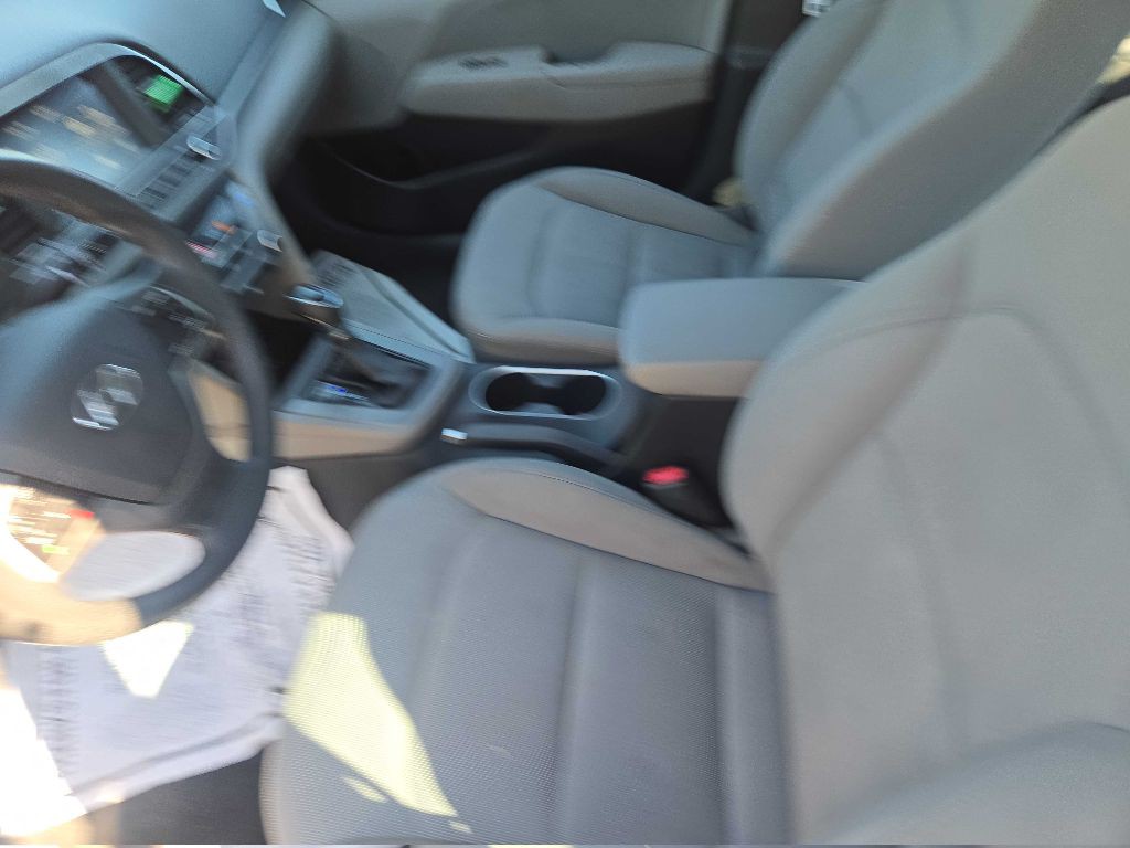 2017 Hyundai Elantra Image 5