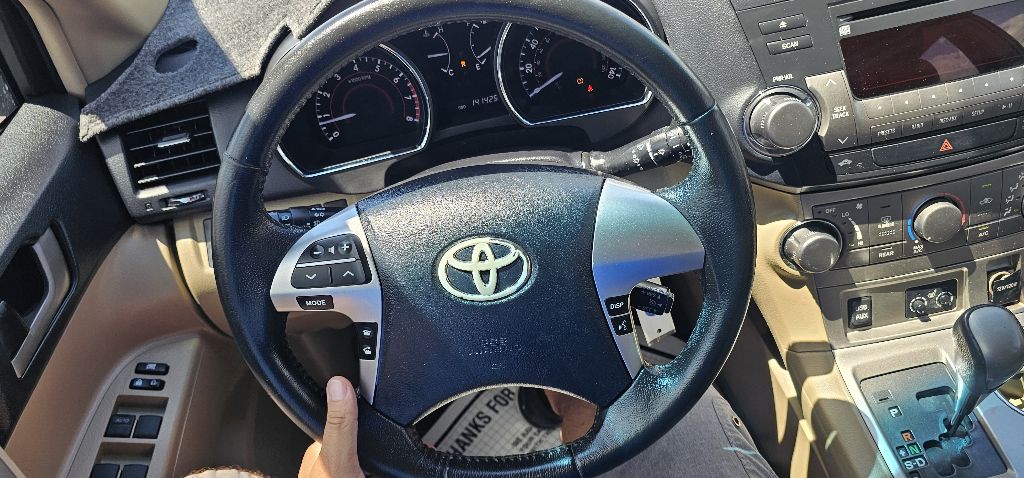 2012 Toyota Highlander Image 16