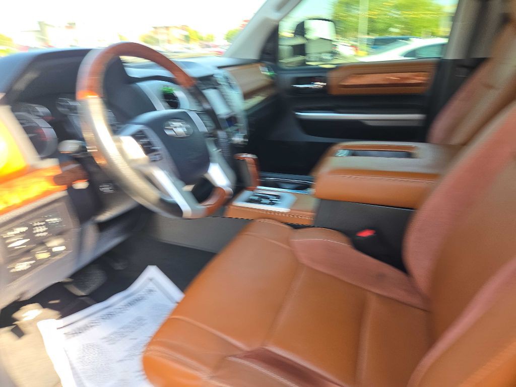 2015 Toyota Tundra Image 9