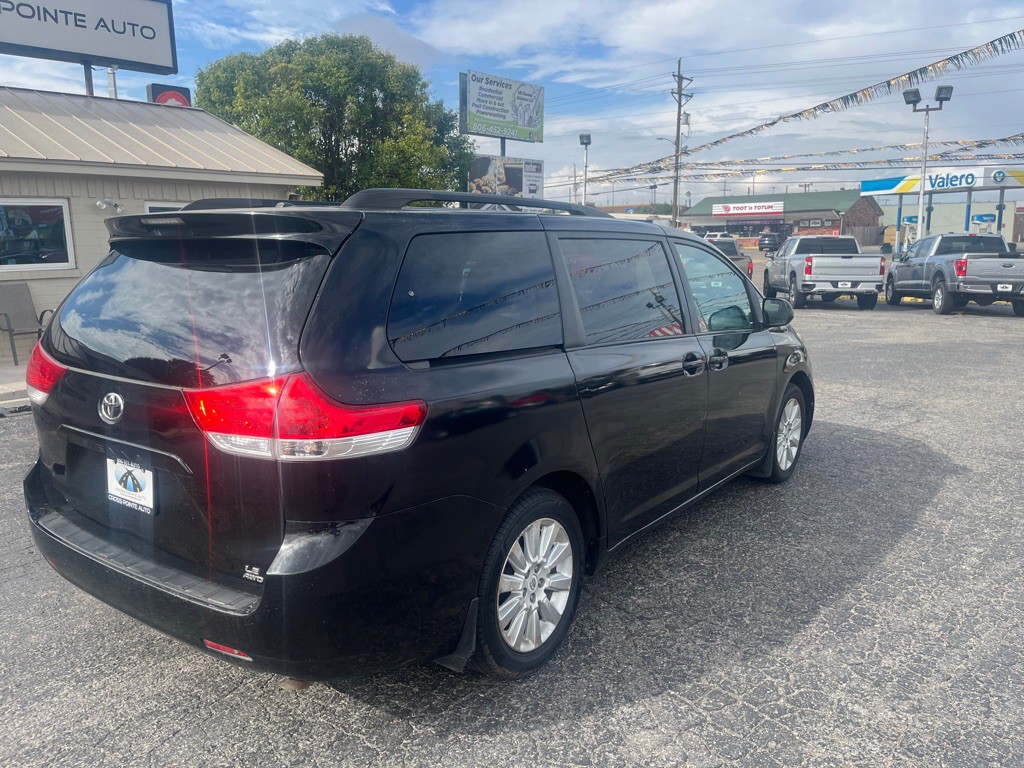 2012 Toyota Sienna Image 8