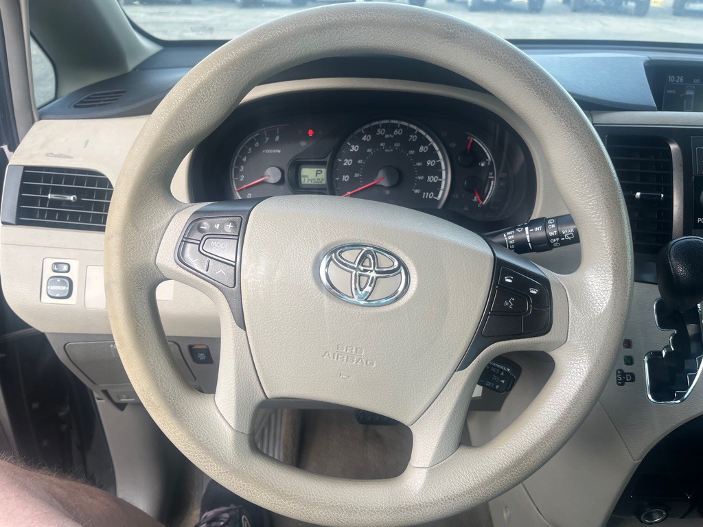 2012 Toyota Sienna Image 14