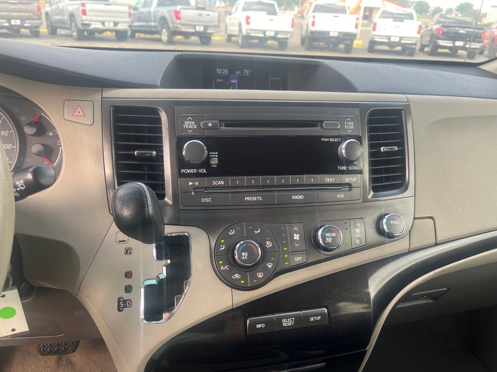 2012 Toyota Sienna Image 15